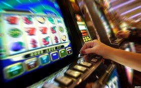 Slots ဂိမ်းများ Reel လှည့်နေသော မြင်ကွင်း မြန်မာပလက်ဖောင်း